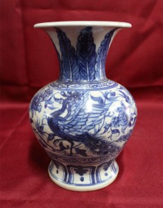 Early Qing dynasty Porcelain Vase